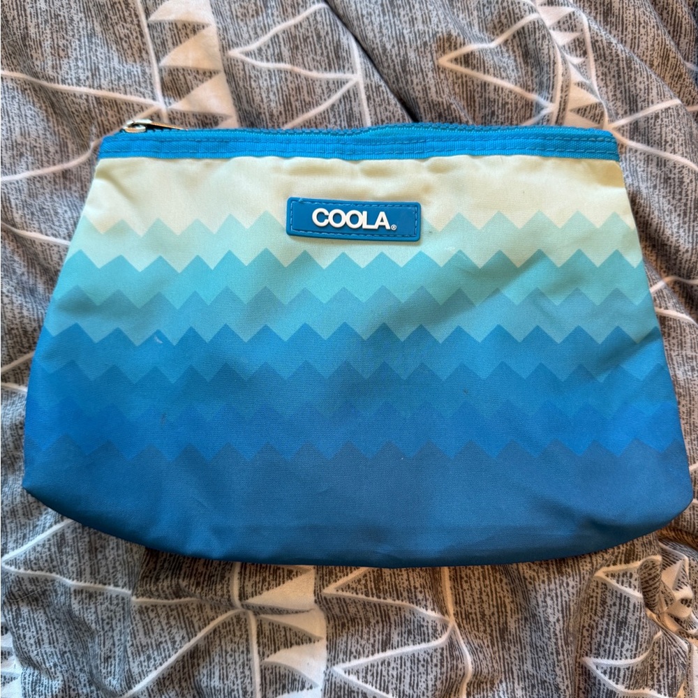 COOLA Blue and Cream Zigzag Cosmetic Bag